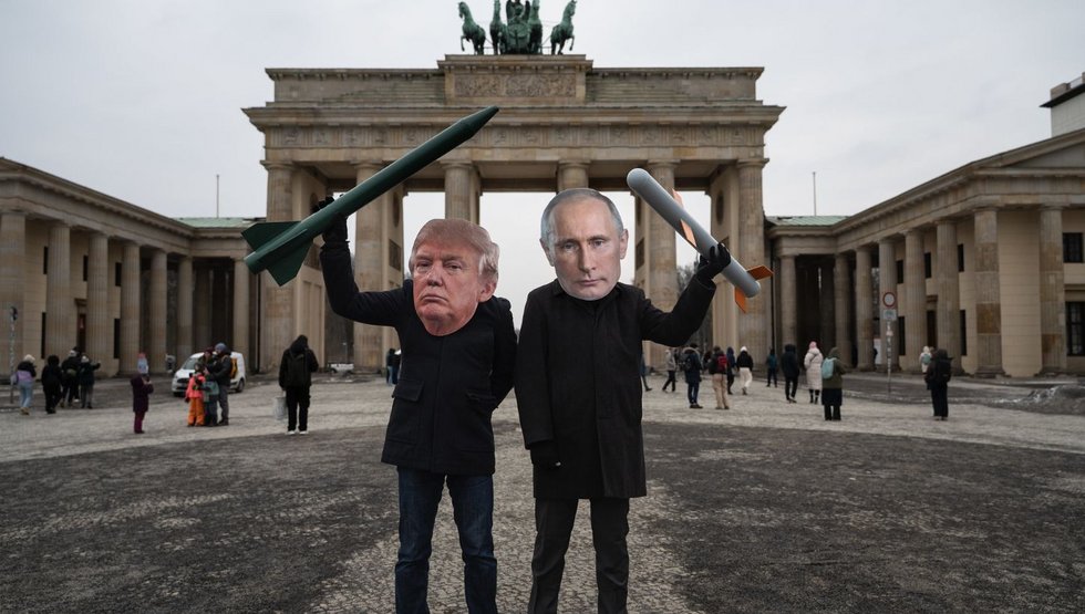 Der letzte bilaterale Rüstungskontrollvertrag ist ausgelaufen {f:if(condition:'Protestaktion am 2. Februar am Brandeburger Tor gegen das Auslaufen vom New-START-Vertrag',then:'Protestaktion am 2. Februar am Brandeburger Tor gegen das Auslaufen vom New-START-Vertrag',else:'Der letzte bilaterale Rüstungskontrollvertrag ist ausgelaufen'