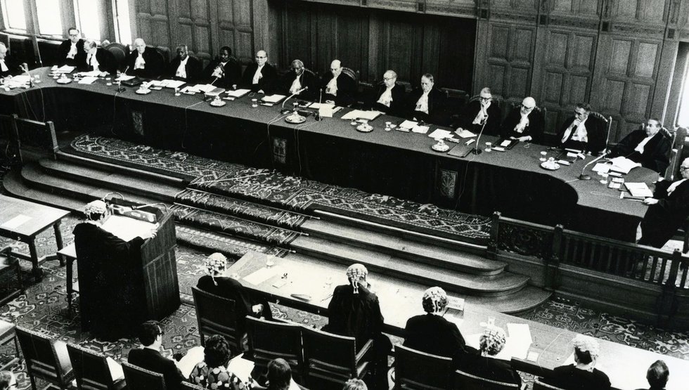 30 Jahre später: Das Rechtsgutachten zu Atomwaffen {f:if(condition:'Vertreter Neuseelands vor dem Internationalen Gerichtshof, 1973, bei der Plädoyer für ein Verbot der französischen Atomtests auf Moruroa.',then:'Vertreter Neuseelands vor dem Internationalen Gerichtshof, 1973, bei der Plädoyer für ein Verbot der französischen Atomtests auf Moruroa.',else:'30 Jahre später: Das Rechtsgutachten zu Atomwaffen'